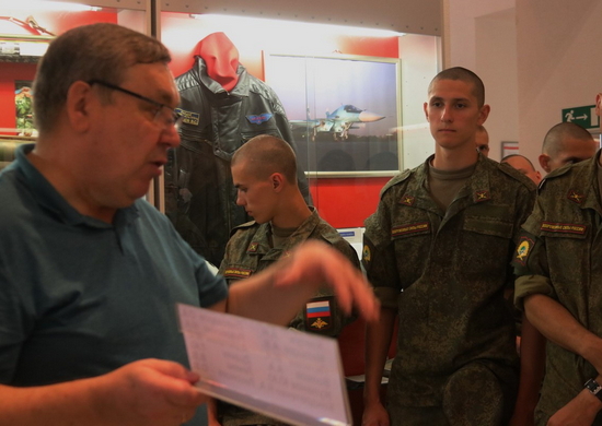 Курсанты НВВКУ посетили музей Боевой славы Дома офицеров Новосибирского гарнизона