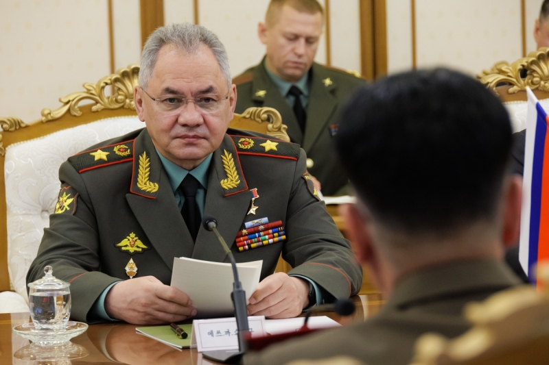 Министр обороны РФ провел переговоры со своим северокорейским коллегой