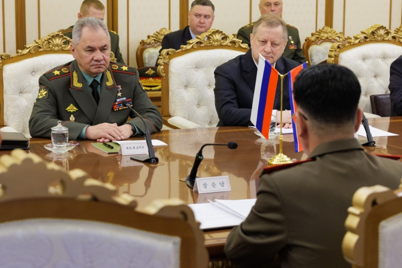 Министр обороны РФ провел переговоры со своим северокорейским коллегой