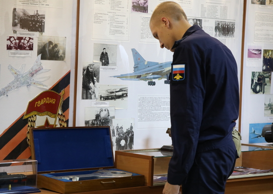 Молодому пополнению провели экскурсию по музею дальней авиации в Саратовской области