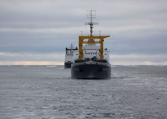 На Северном флоте продолжается завоз зимовочных запасов в труднодоступные районы Крайнего Севера