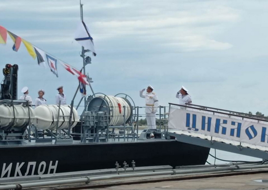 Новый ракетный корабль проекта 22800 принят в состав ВМФ России