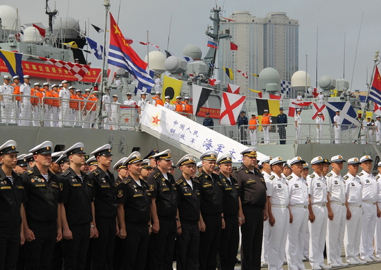 Отряд боевых кораблей Военно-морских сил Китая прибыл с деловым заходом во Владивосток