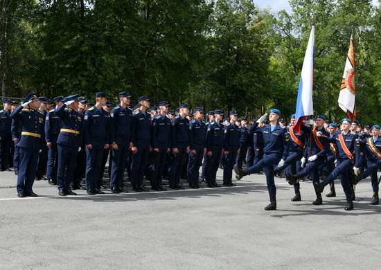 Ряды ВКС России пополнят около 200 выпускников челябинского филиала Военно-воздушной академии