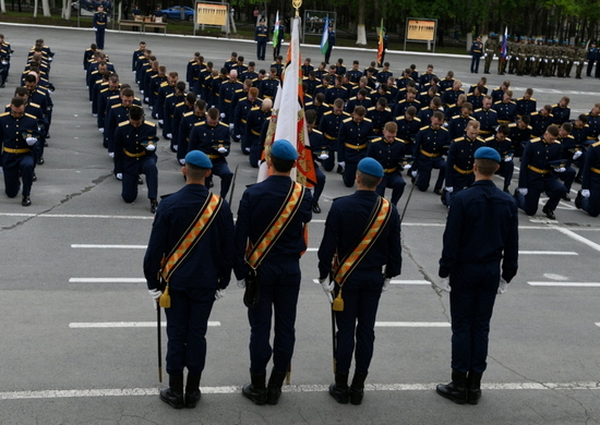 Ряды ВКС России пополнят около 200 выпускников челябинского филиала Военно-воздушной академии