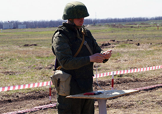 Российские военнослужащие в Приднестровье провели занятие с саперами