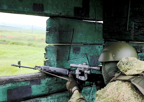 Снайперы совершенствуют навыки стрельбы на полигонах Восточного военного округа
