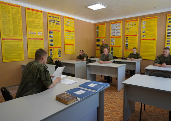 Сотрудники ВАИ провели беседу с военнослужащими Центра обеспечения Владимирского ракетного объединения по соблюдению ПДД