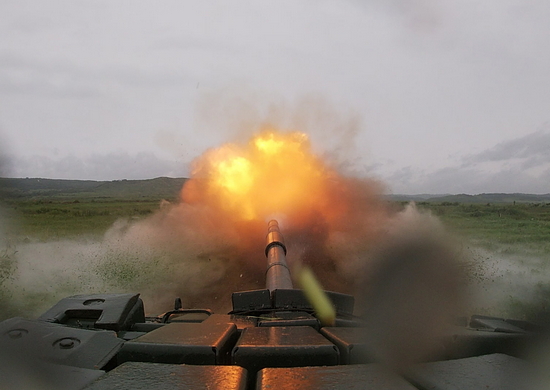 Стрельбы из танков Т-72Б штатным снарядом состоялись на полигоне Восточного военного округа в Приморье