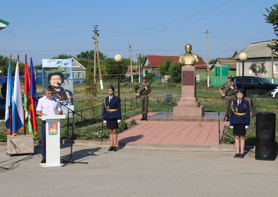 Сызранские курсанты провели марш в честь дня памяти Героя России летчика-инструктора Ряфагатя Хабибуллина