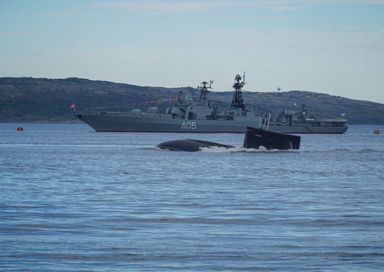 В честь Дня ВМФ жителям и гостям Североморска были показаны боевые возможности Северного флота