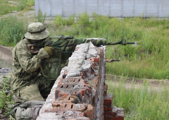 В Хабаровском крае снайперы ВВО приступили к отработке учебно-боевых задач  в городских условиях