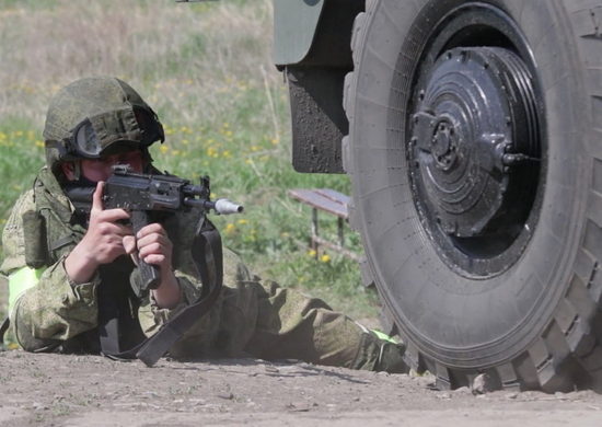 В Кемеровской области военнослужащие ЦВО на тренировке учились предотвращать захват оружия и боеприпасов