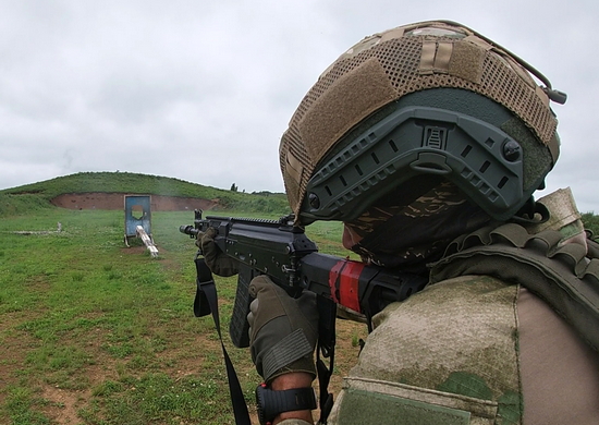 В Приамурье мотострелки Восточного военного округа совершенствуют навыки армейской тактической стрельбы
