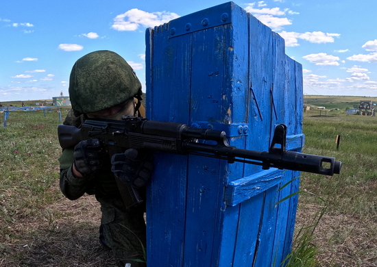 В Самарской области мотострелки ЦВО учились отражать нападение противника на военные объекты