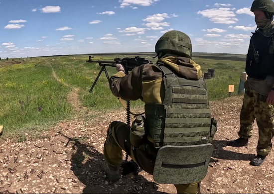 В Самарской области военнослужащие мотострелкового соединения ЦВО отработали борьбу с маневренными подразделениями
