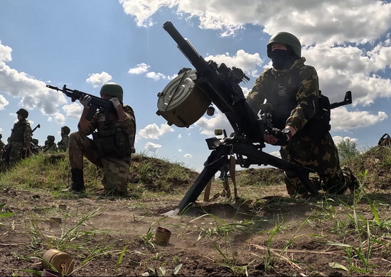 В Самарской области военнослужащие мотострелкового соединения ЦВО отработали борьбу с маневренными подразделениями
