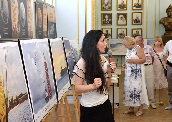 В Севастополе открылась фотовыставка «Аристократы морей», посвященная юбилеям города и трех флотов
