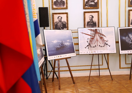 В Севастополе открылась фотовыставка «Аристократы морей», посвященная юбилеям города и трех флотов