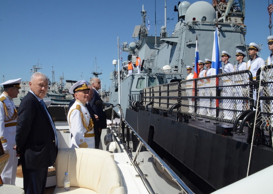 В Севастополе празднуют День Военно-Морского Флота России