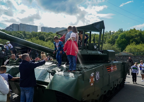 В Североморске в честь Дня ВМФ проходит выставка вооружения и военной техники