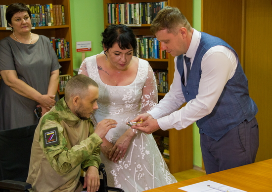 В военном госпитале им. Н.Н.Бурденко состоялась выездная церемония бракосочетания молодой семьи военнослужащего-участника СВО