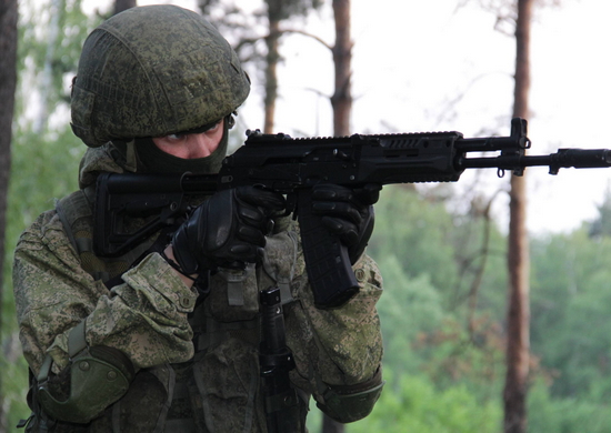 Военнослужащие Центра обеспечения Омского объединения РВСН показали высокие результаты по стрельбе из штатного оружия