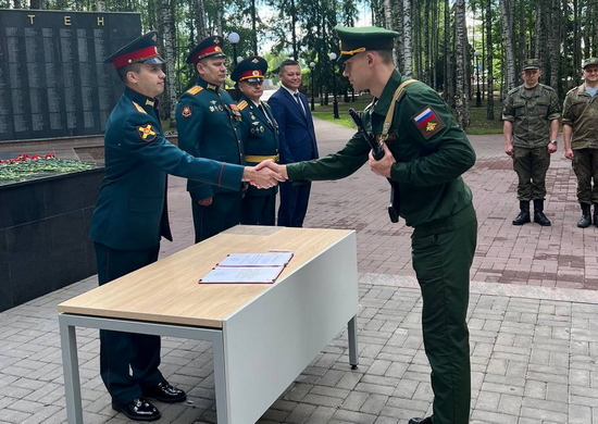 Военнослужащие ЦВО приняли военную присягу в Ханты-Мансийске
