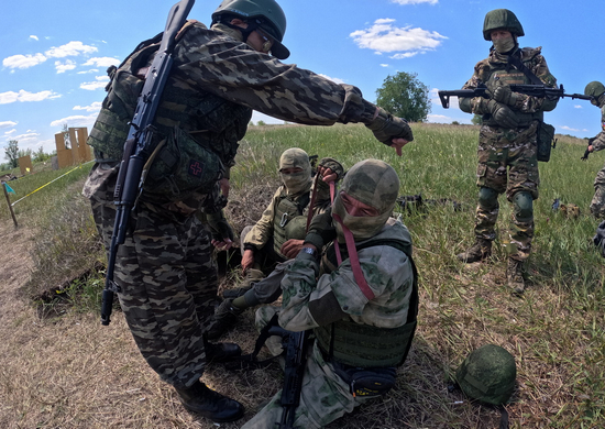 Военнослужащие мотострелкового соединения ЦВО в Самарской области отработали оказание экстренной медицинской помощи