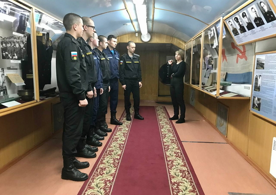 Военнослужащие объединения ВВС и ПВО Северного флота посетили подводную лодку-музей «К-21»