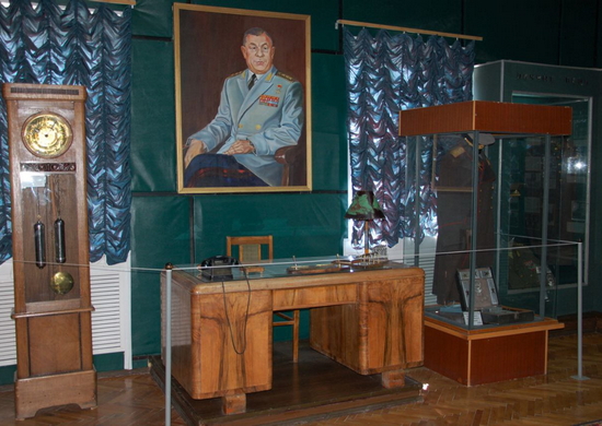 Военнослужащие полигона Капустин Яр со своими семьями посетили уникальный музей РВСН