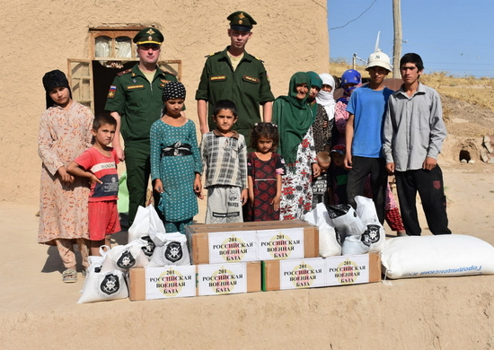 Военнослужащие российской военной базы в Таджикистане доставили очередную гуманитарную помощь жителям кишлака Ганчина