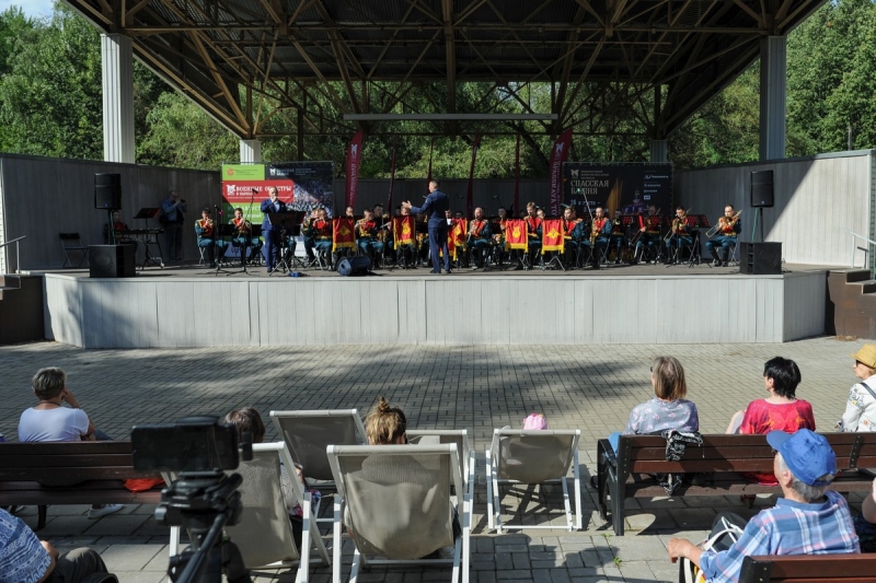 Военный Образцовый оркестр Почётного караула выступил в Измайловском парке с программой «На страже воинских традиций»