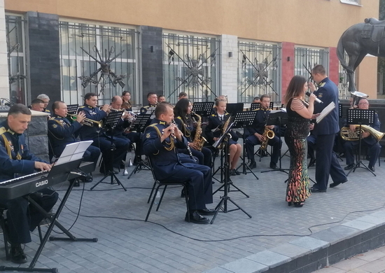 Военный оркестр Тольяттинского гарнизона ЦВО провел концерт для жителей и гостей Самары