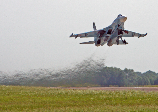 Летчики Су-27 авиасоединения Балтийского флота провели учебный бой с самолетами условного противника