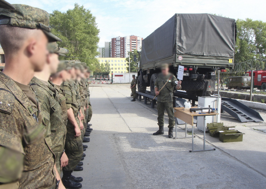 Методический сбор с молодыми офицерами стартовал в соединении ЖДВ на Урале