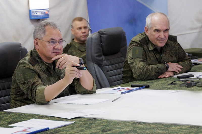 Министр обороны РФ генерал армии С.Шойгу проверил передовой пункт управления группировки войск «Центр» в зоне проведения спецоперации