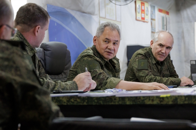 Министр обороны РФ генерал армии С.Шойгу проверил передовой пункт управления группировки войск «Центр» в зоне проведения спецоперации