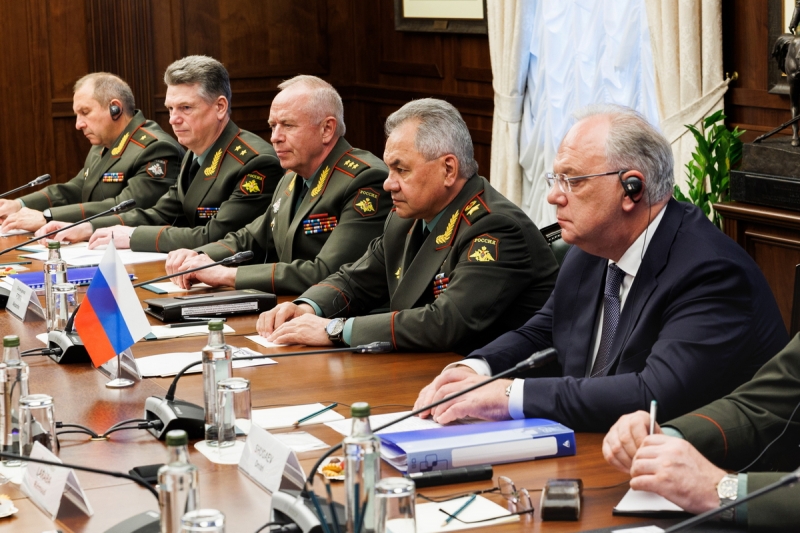 Министр обороны РФ провел переговоры с начальником штаба Национальной народной армии Алжира