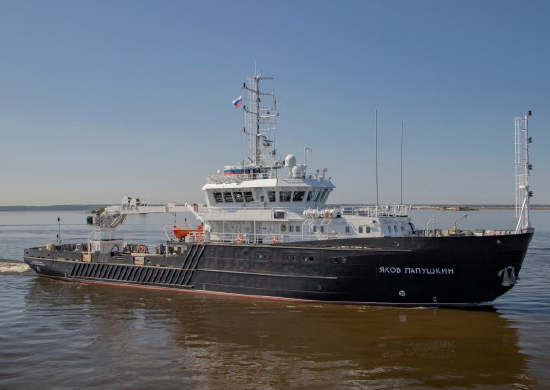 На судне «Яков Лапушкин» Балтийского флота поднят флаг гидрографической службы ВМФ