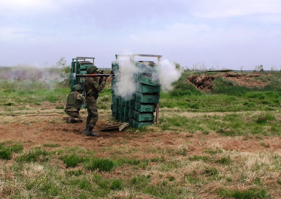 В Амурской области военнослужащие и добровольцы Восточного военного округа выполняют стрельбы из гранатометов