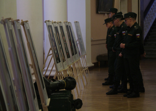 В Екатеринбурге состоялась торжественная церемония открытия фотопроекта «Мамы героев»