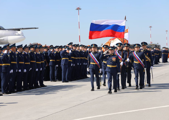 В Энгельсском соединении дальней авиации отпраздновали День Государственного флага РФ