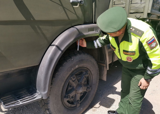 В Оренбургской области автоинспекторы Центрального военного округа провели акцию «Автошина»