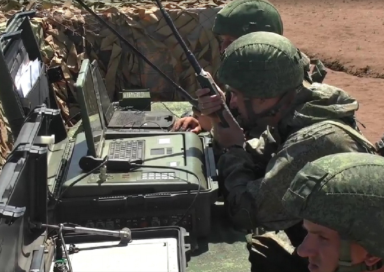 В Оренбургской области мотострелки ЦВО отработали радиоэлектронное подавление связи условного противника