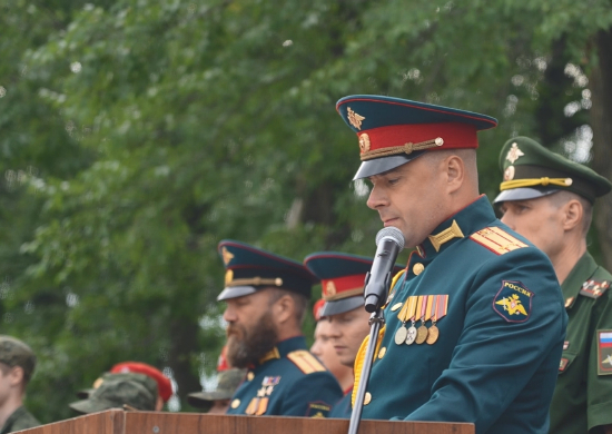 В Приморском крае состоялась торжественная встреча Героев России, членов экипажа танка Т-80 «Алеша»