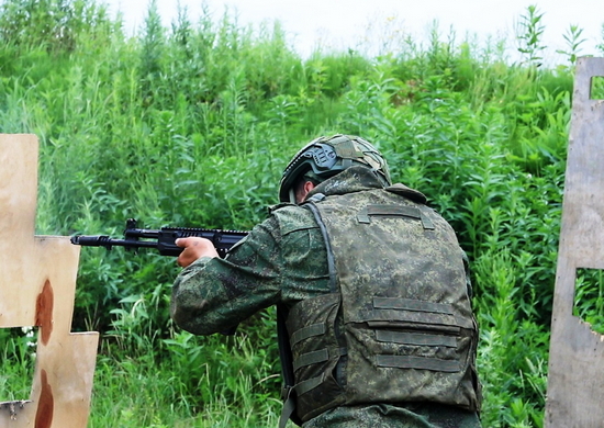В Приморском крае военнослужащие Восточного военного округа совершенствуют навыки скоростной стрельбы
