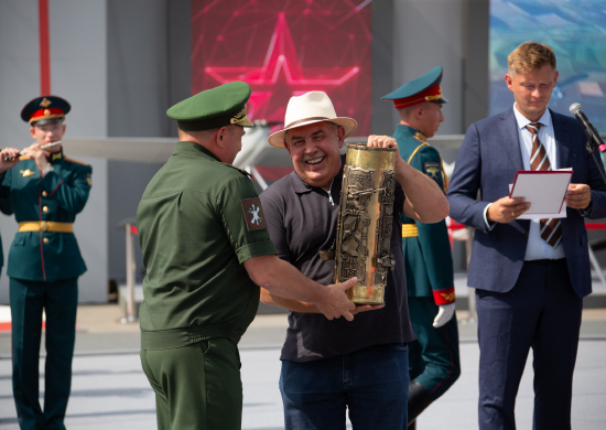 В рамках форума «Армия-2023» состоялась церемония награждения победителей чемпионата «Дронбиатлон»