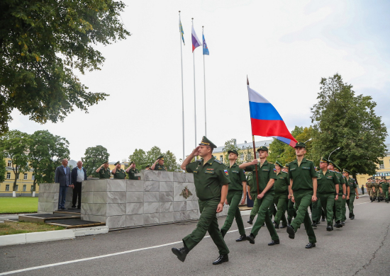 В Военно-космической академии состоялось торжественное построение в честь Дня Государственного флага Российской Федерации