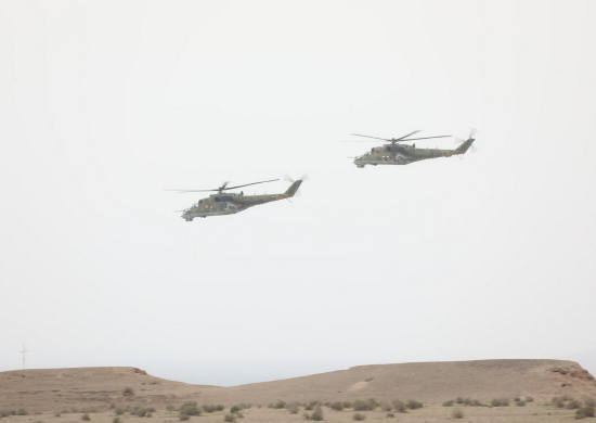 Вертолетчики российской военной базы в Таджикистане выполнили учебные полеты с проведением воздушной разведки горных ущелий Памира